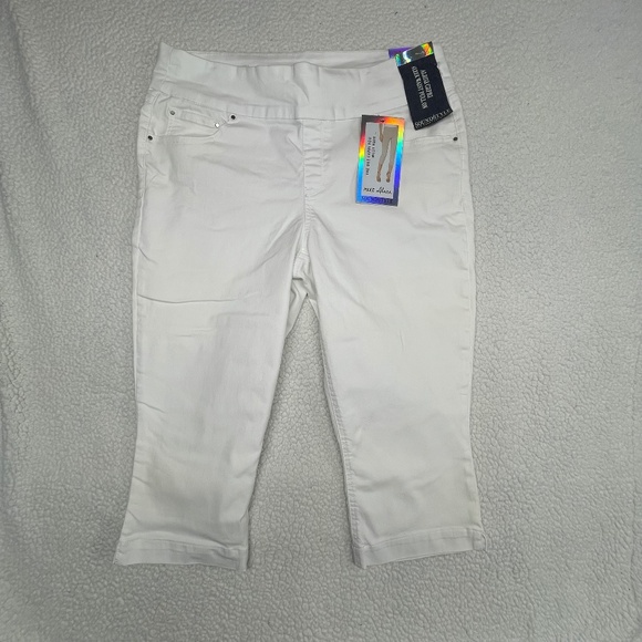 NWT Women’s Sound Style PXL 16-18 White Slimming Capri’s - Picture 1 of 14